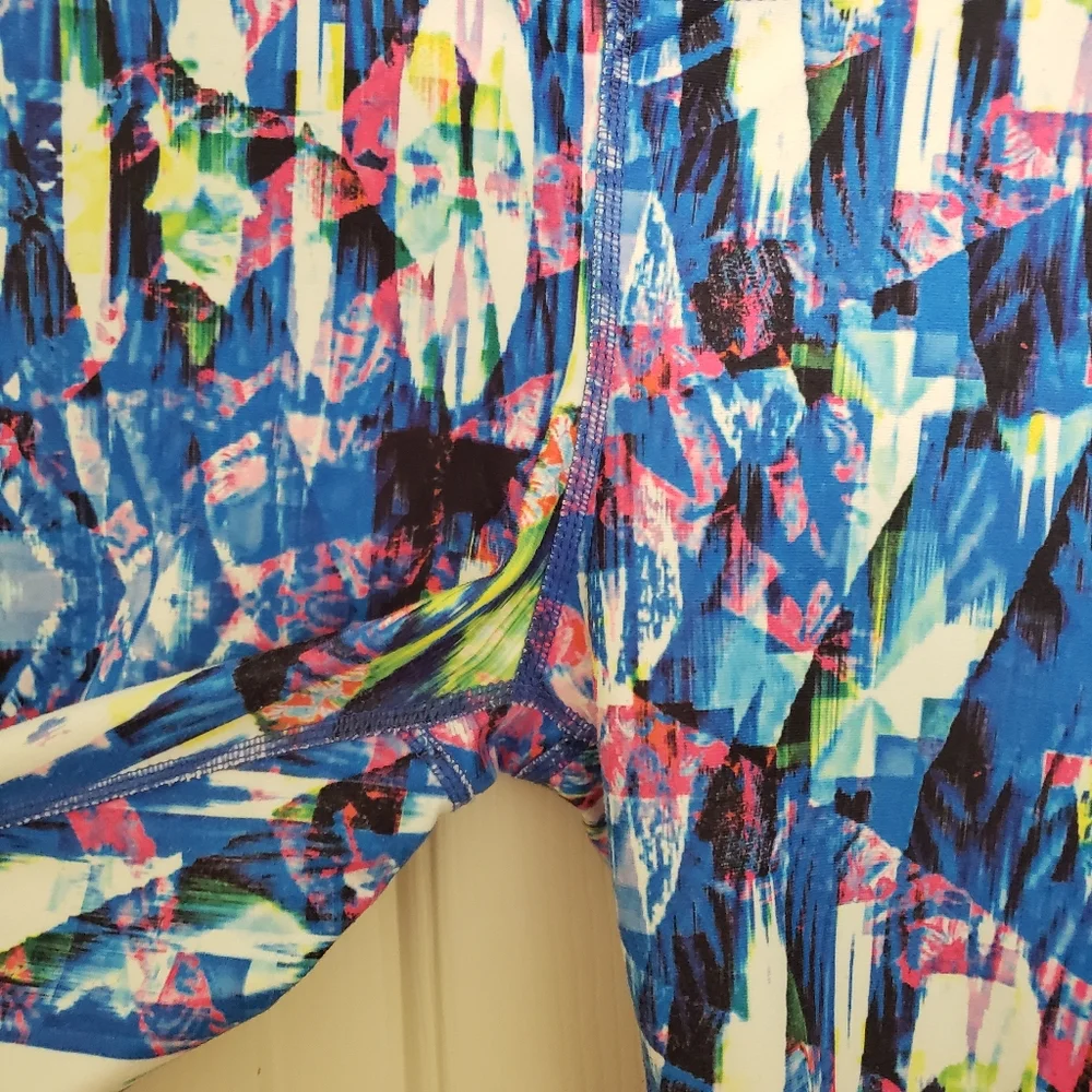 Fabletics Salar Capri Leggings Reef Blue Geometric Print Active Pants Size Small